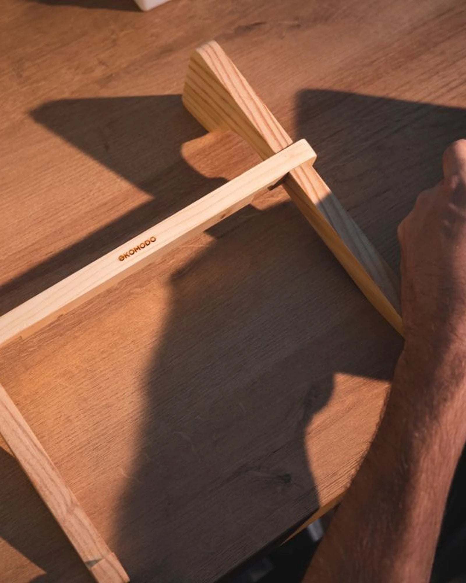Laptopstandaard gerecycled hout Altxa om te personaliseren