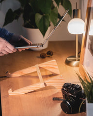 Laptopstandaard gerecycled hout Altxa om te personaliseren